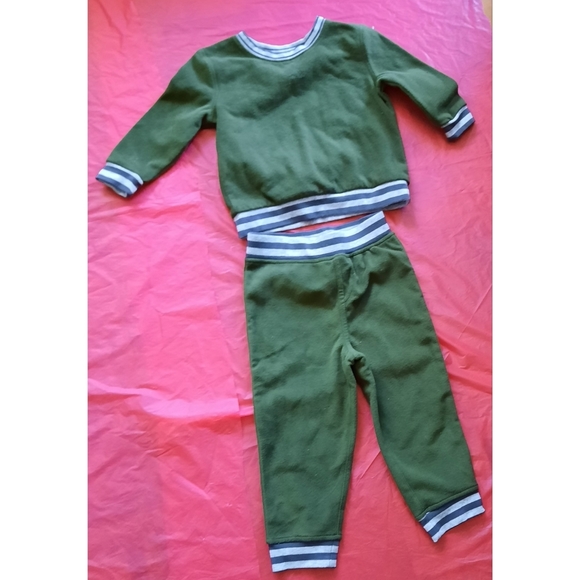 4/12 Nike and Velour 2pc sets - Picture 3 of 3